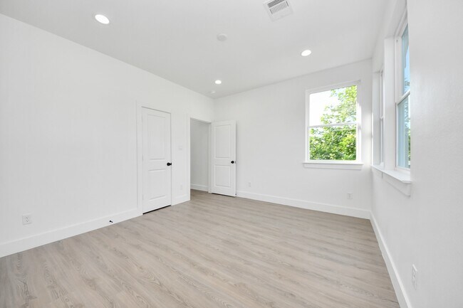 Building Photo - 9021 Spaulding St