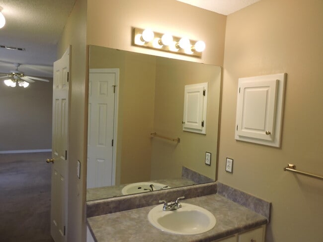 Building Photo - 328 Riverchase Blvd