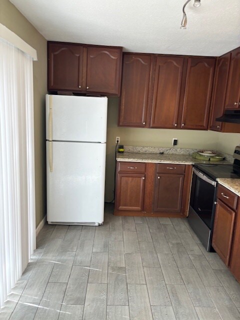 Building Photo - 2935 Embassy Ct