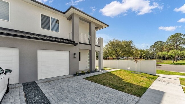 Building Photo - Stunning New Construction Villa for Rent Near Lake John