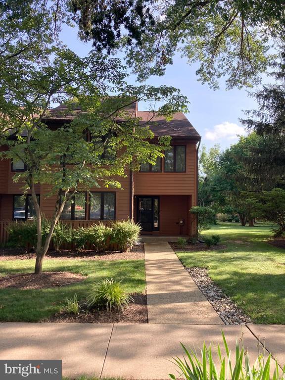 Primary Photo - 61 Sayre Dr