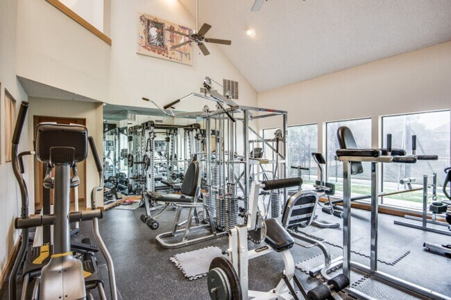 Building Photo - Charming 2 Bed, 2 Bath Condo in North Dall...