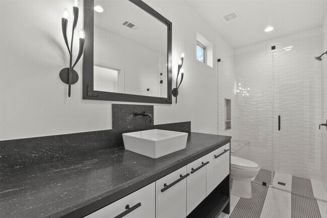 Building Photo - 1247 Peden St