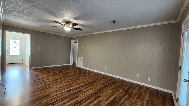 Building Photo - 223 Sycamore Dr