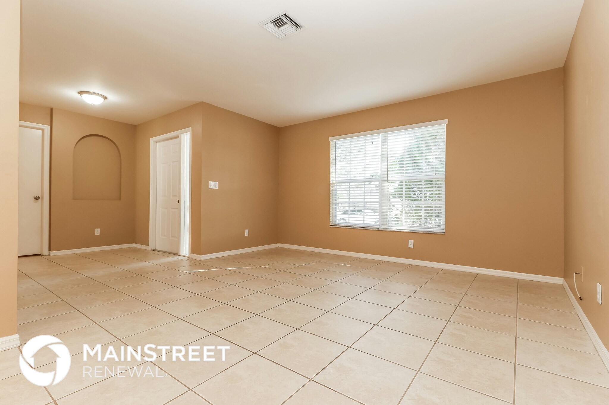 Building Photo - 15619 Sunny Crest Ln