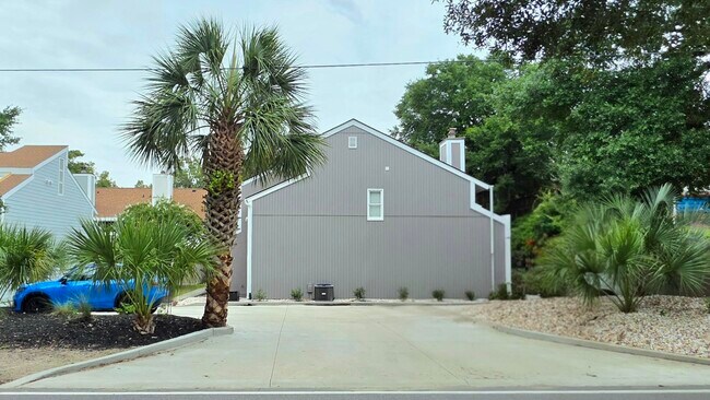 Building Photo - 310 74th Ave N