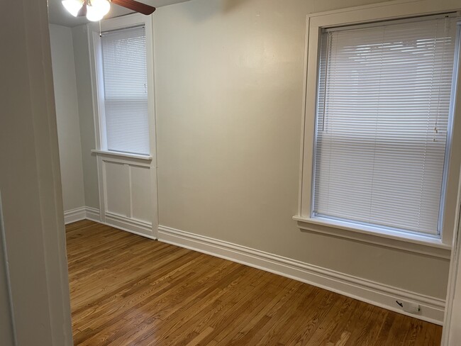 Second bedroom - 5033 Devonshire Ave
