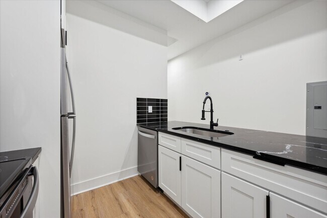 Building Photo - 4025 Lancaster Ave