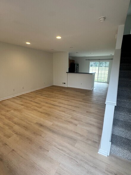Building Photo - 1496 Artisan Ct