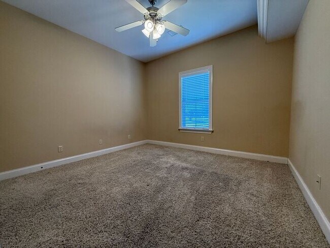 Building Photo - GORGEOUS HOME IN RUSTLING OAKS JUST MINUTES FROM MEMPHIS