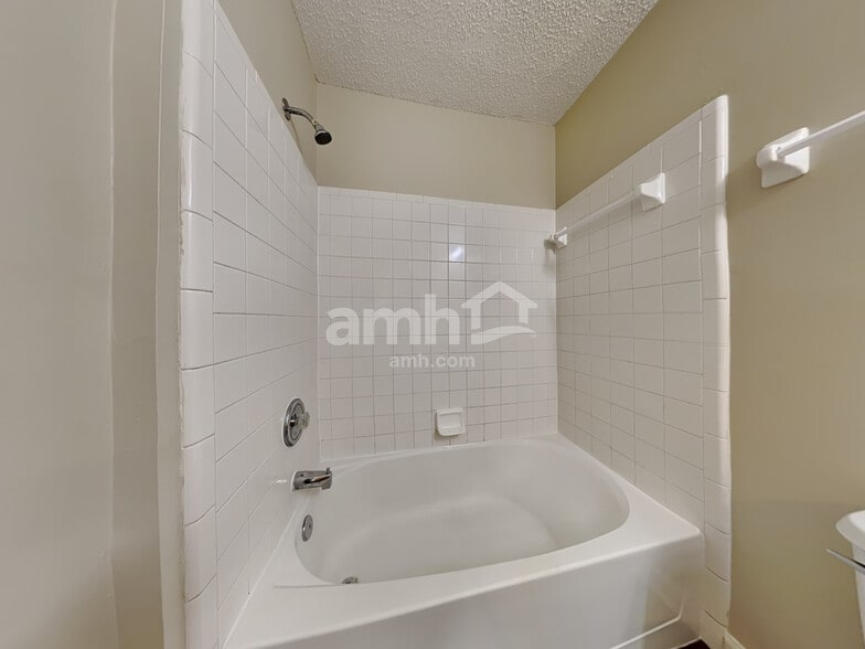 Building Photo - 530 Fallen Timbers Dr