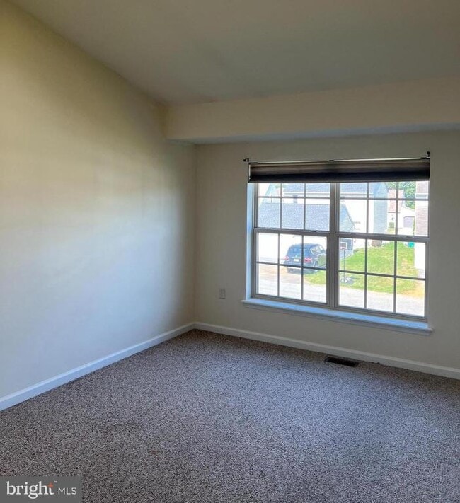 Building Photo - 2037 Powell Dr