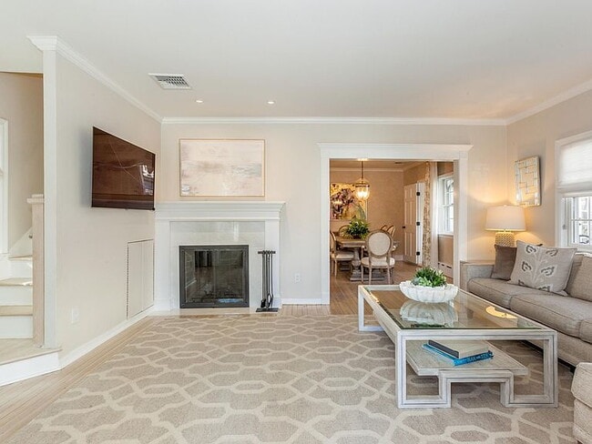 Building Photo - 4-Bed Oasis in Old Greenwich - Spacious 1,829 Sq Ft with 2 Full Baths!"