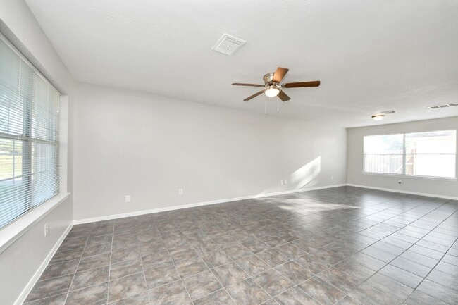 Building Photo - 6446 Mountain Pines Ln