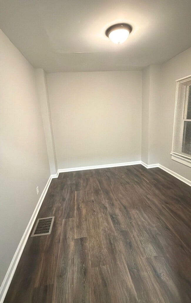 Building Photo - Arcade Ave.