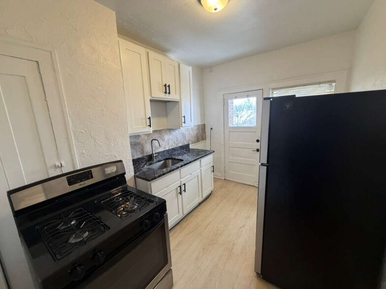 Building Photo - 14148 Superior Rd