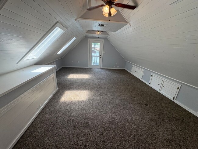 Building Photo - Charming 3/2 Mt Dora w/ Enclosed Backyard ...