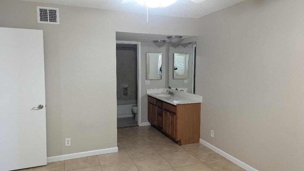 Building Photo - 1730 W Emelita Ave