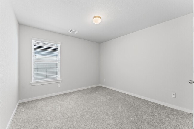 Building Photo - 1585 Sunrise Gables Dr