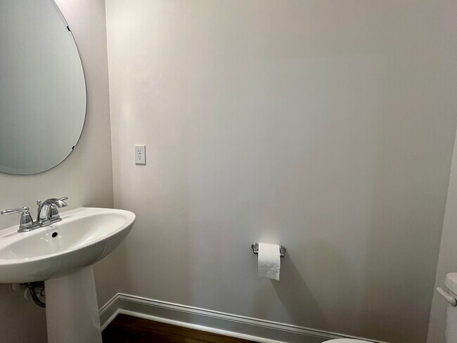 Building Photo - 2132 Barrowcliffe Dr NW