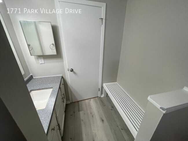 Building Photo - 1771 Park Village Dr