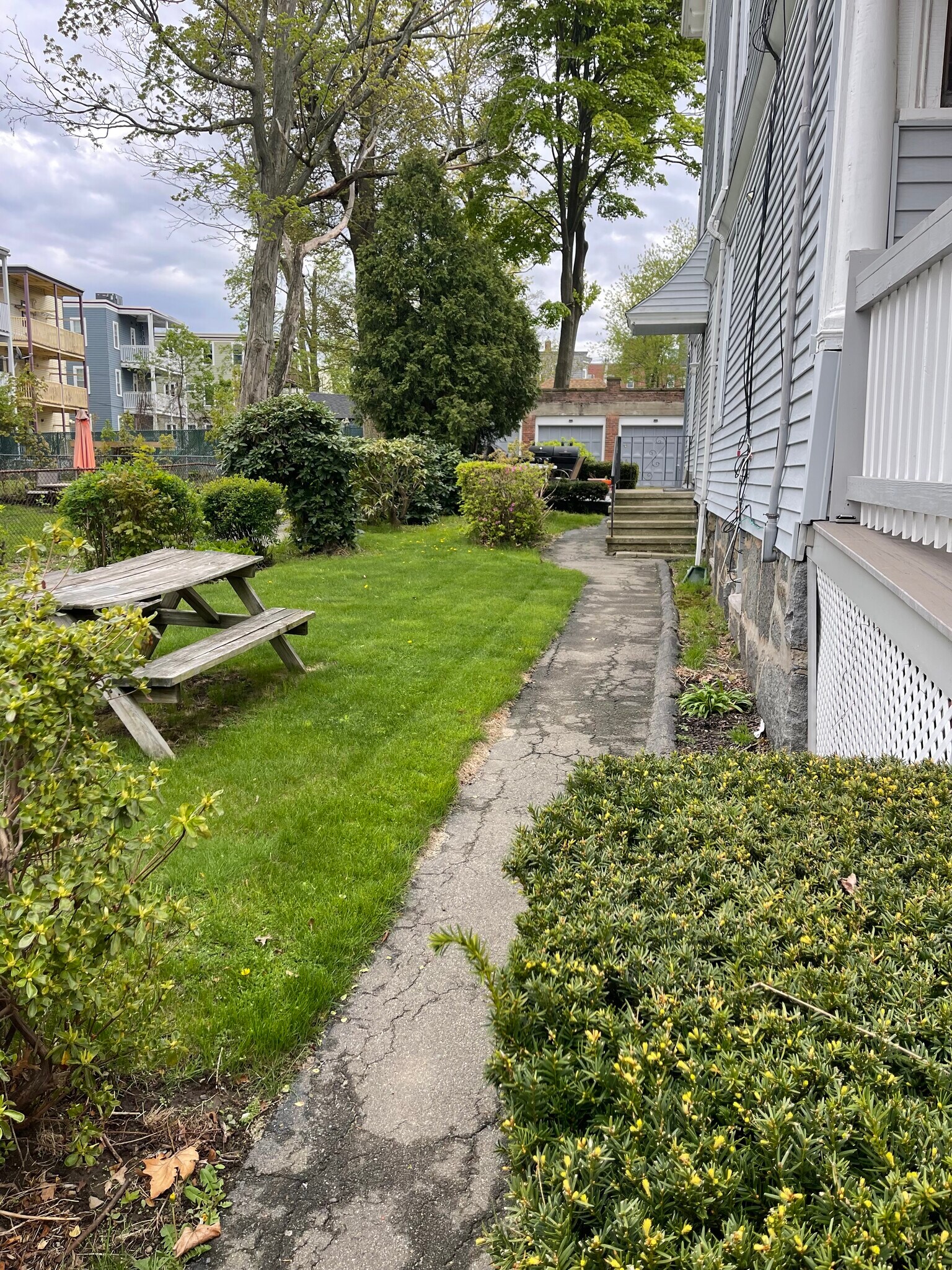 Building Photo - 27 Dix St