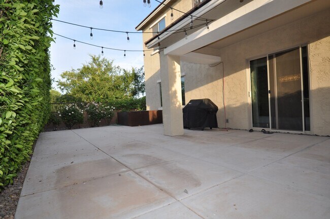 Building Photo - Stunning 5bed/3bath 2771 sq/ft Gilbert Home!