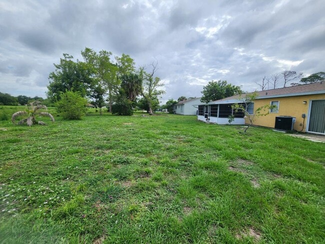 Building Photo - 3985 Avanti Cir