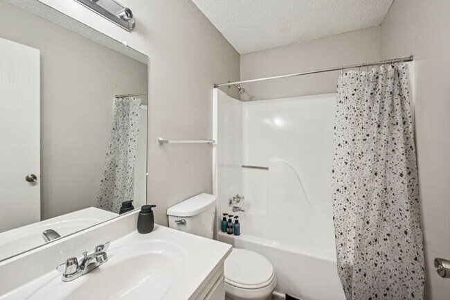 Building Photo - 3135 Kenridge Pkwy