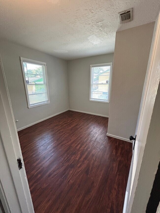 Building Photo - 8145 Marion Cir