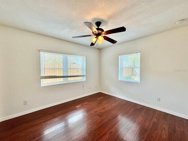 Building Photo - 809 W Hiawatha St