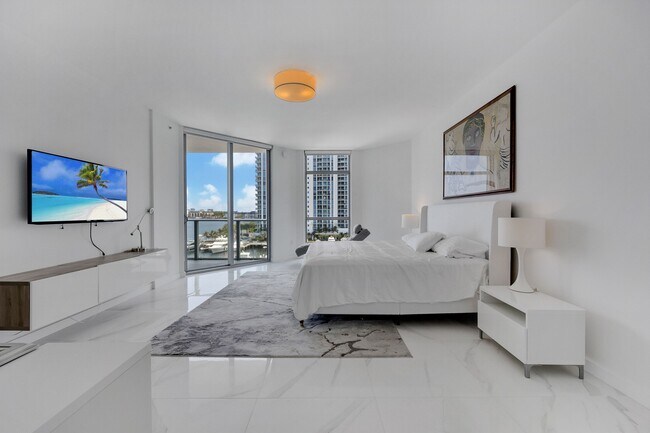 Building Photo - 17301 Biscayne Blvd