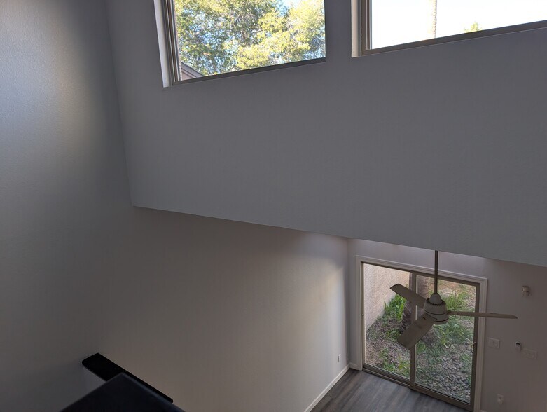 Building Photo - 3301 E Kelton Ln
