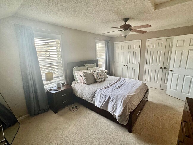 Building Photo - Updated 3BR/2BA with LOFT and Garage!