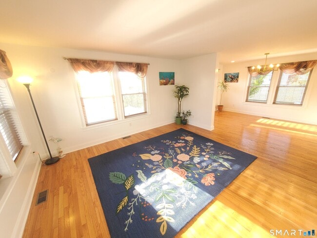 Building Photo - 1093 Shippan Ave