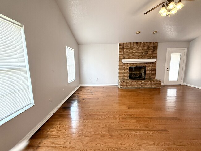 Building Photo - 427 N Rockford Pl