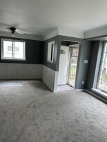 Building Photo - 29625 Rosslyn Ave