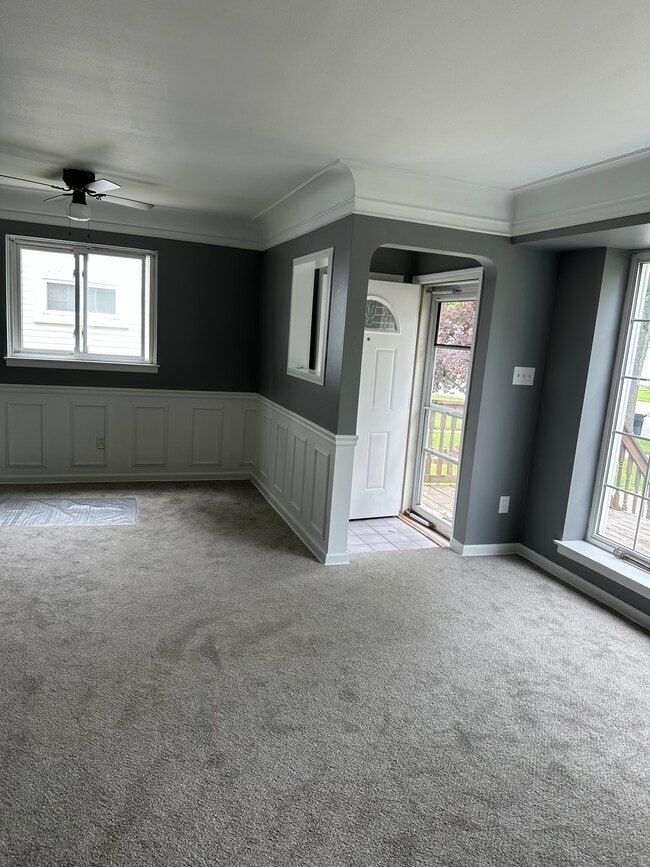 Building Photo - 29625 Rosslyn Ave