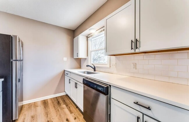 Building Photo - Spacious Single Family Home in South Wichita