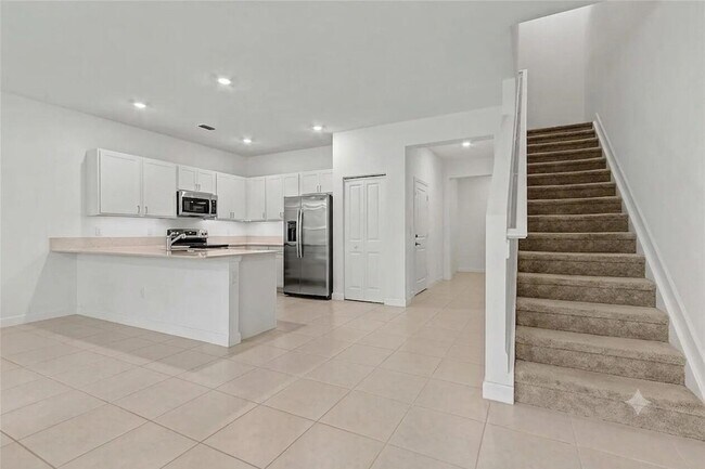 Building Photo - 4303 Hammock Grove Dr