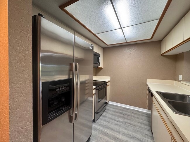 Building Photo - 3BR 3BA Townhome w/ Beach View +  Pool + Updated Kitchen + Balcony/Patio in Hidden Harbour