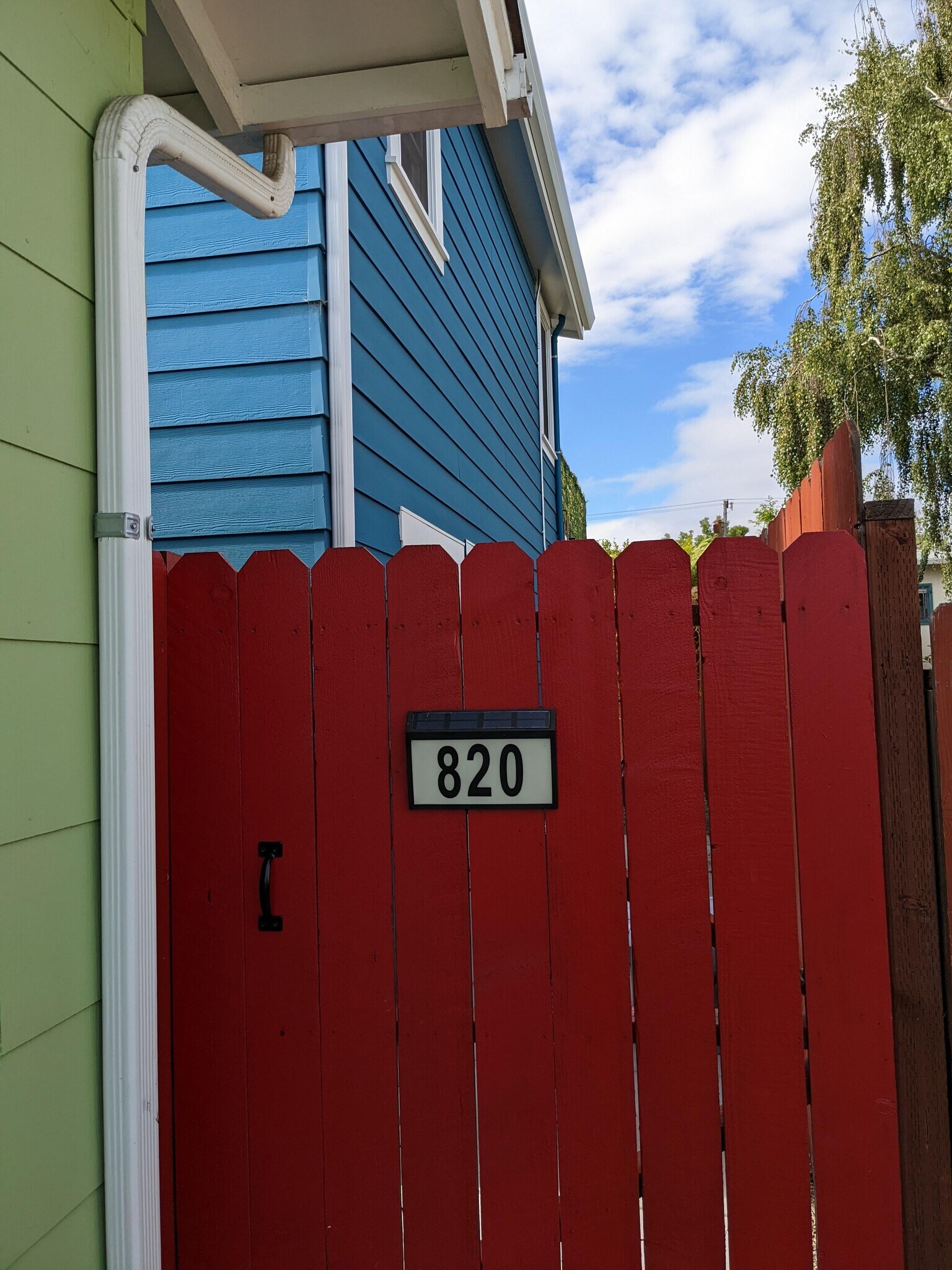 Entrance gate - 820 46th St