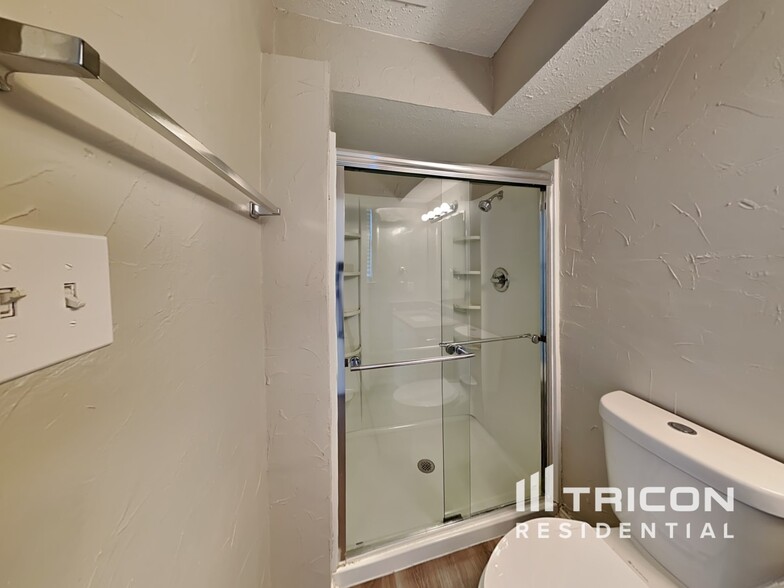Building Photo - 611 Madison Ct