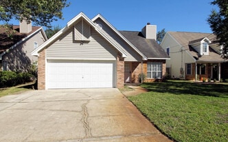 Building Photo - 10 2nd St