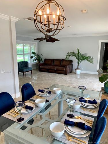 Building Photo - 901 NE 25th Ave