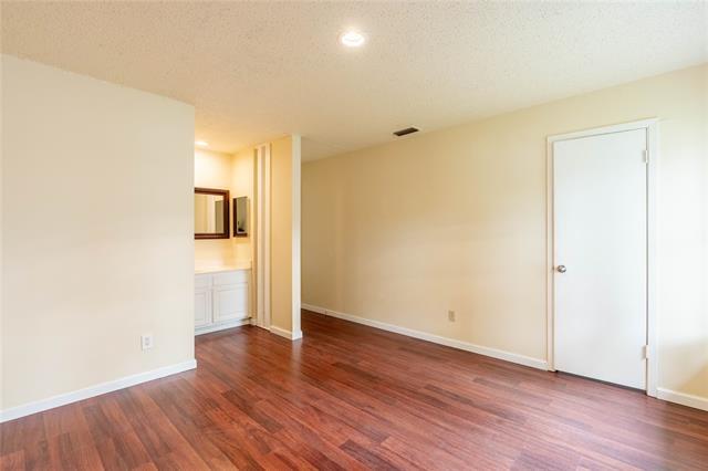 Building Photo - 510 Cranbrook Park
