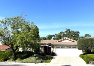 Building Photo - 850 Rim Crest Dr