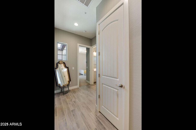 Building Photo - 3862 E Bart St