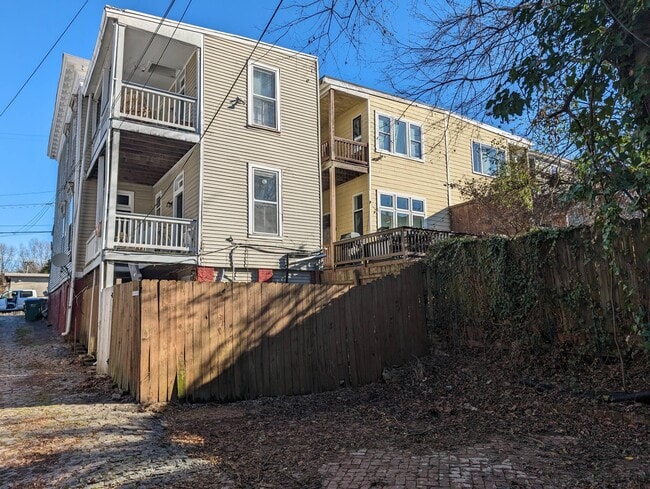 Building Photo - 2115 E Marshall St
