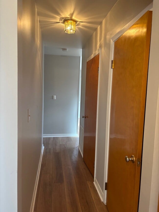 Building Photo - 1305 Abbeywood Rd